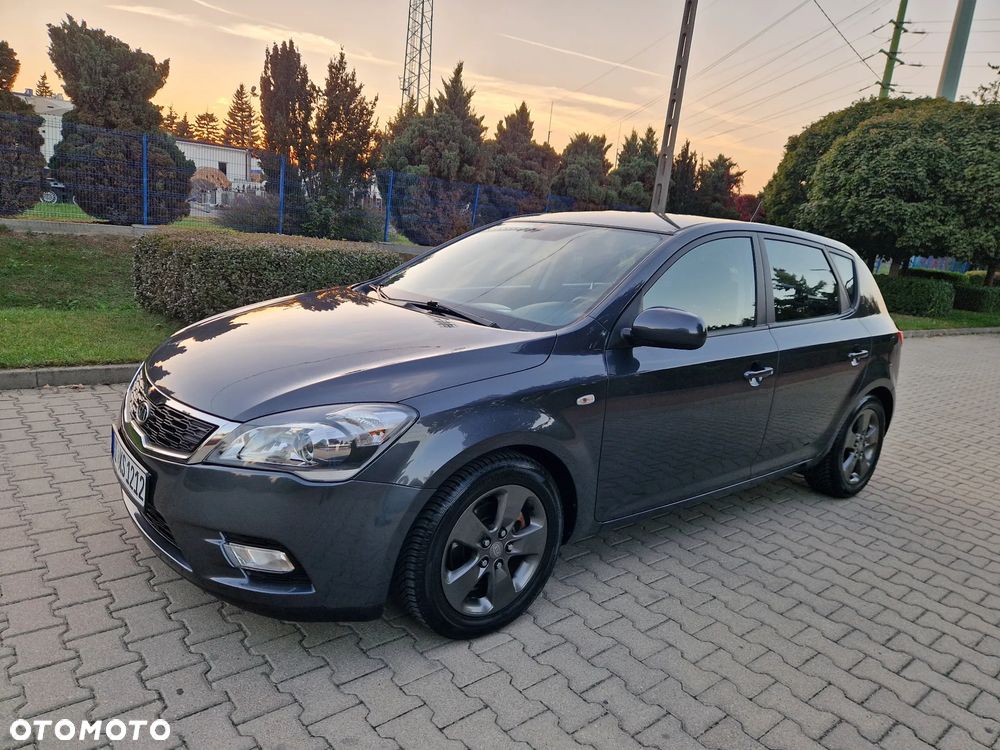 Kia Ceed - 22