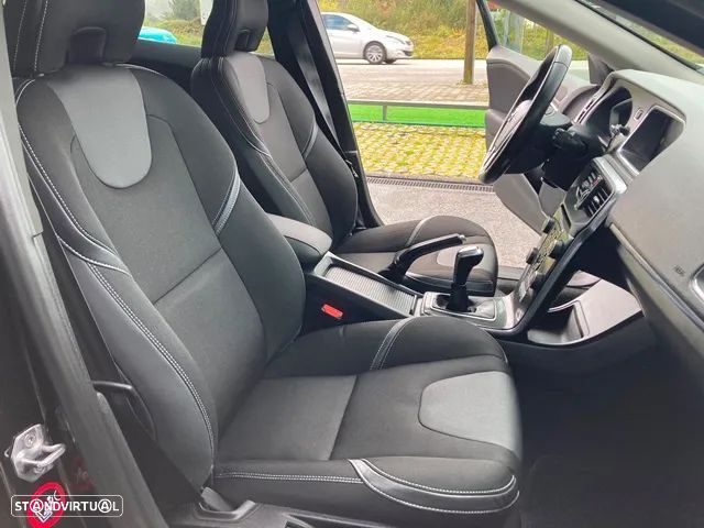 Volvo V40 T2 Momentum - 35