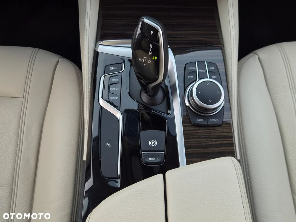 BMW Seria 5 520d xDrive Luxury Line sport - 23
