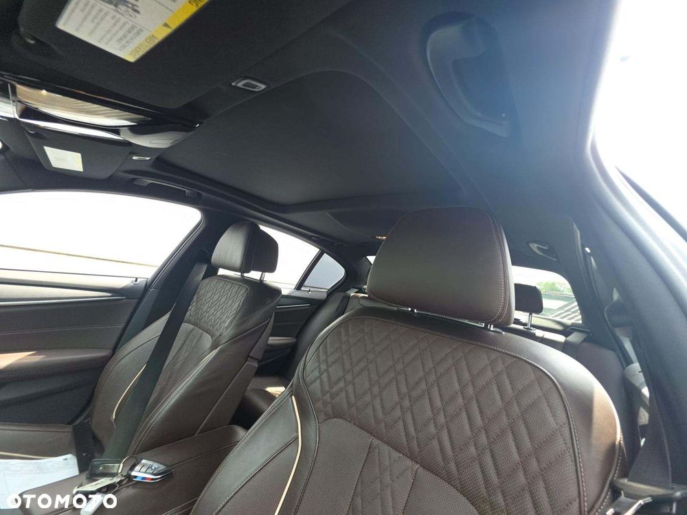 BMW Seria 5 530i xDrive M Sport Edition - 9