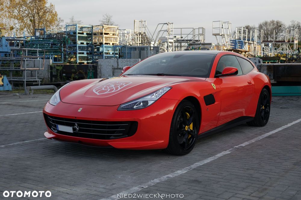 Ferrari GTC4Lusso - 2