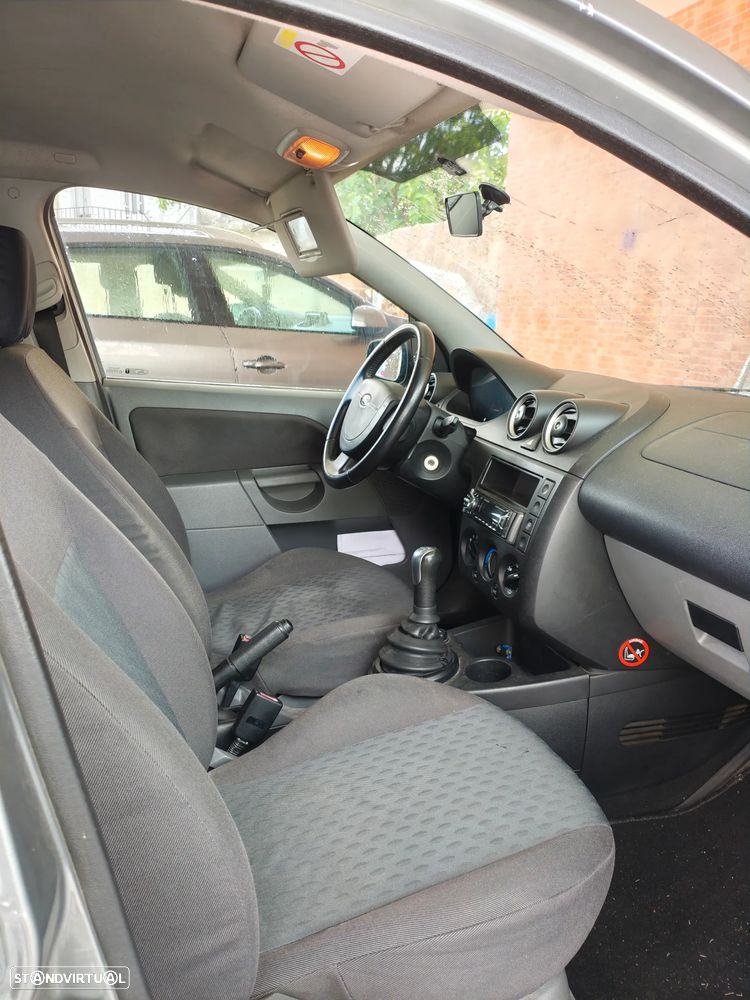 Ford Fiesta 1.4 Ghia - 7