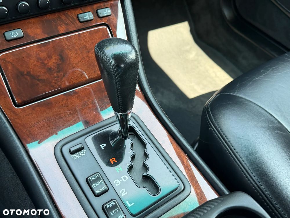Lexus LS - 22