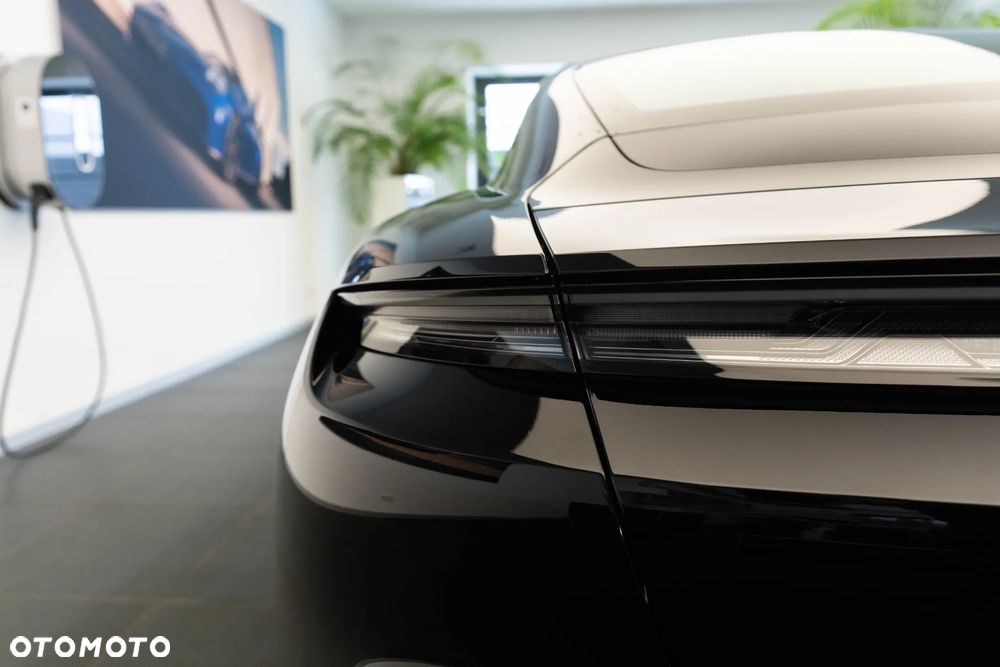 Porsche Taycan 105kWh Black Edition - 32
