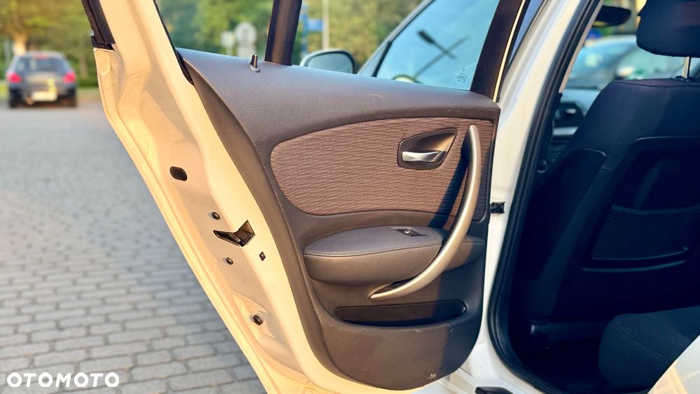 BMW Seria 1 116i - 25
