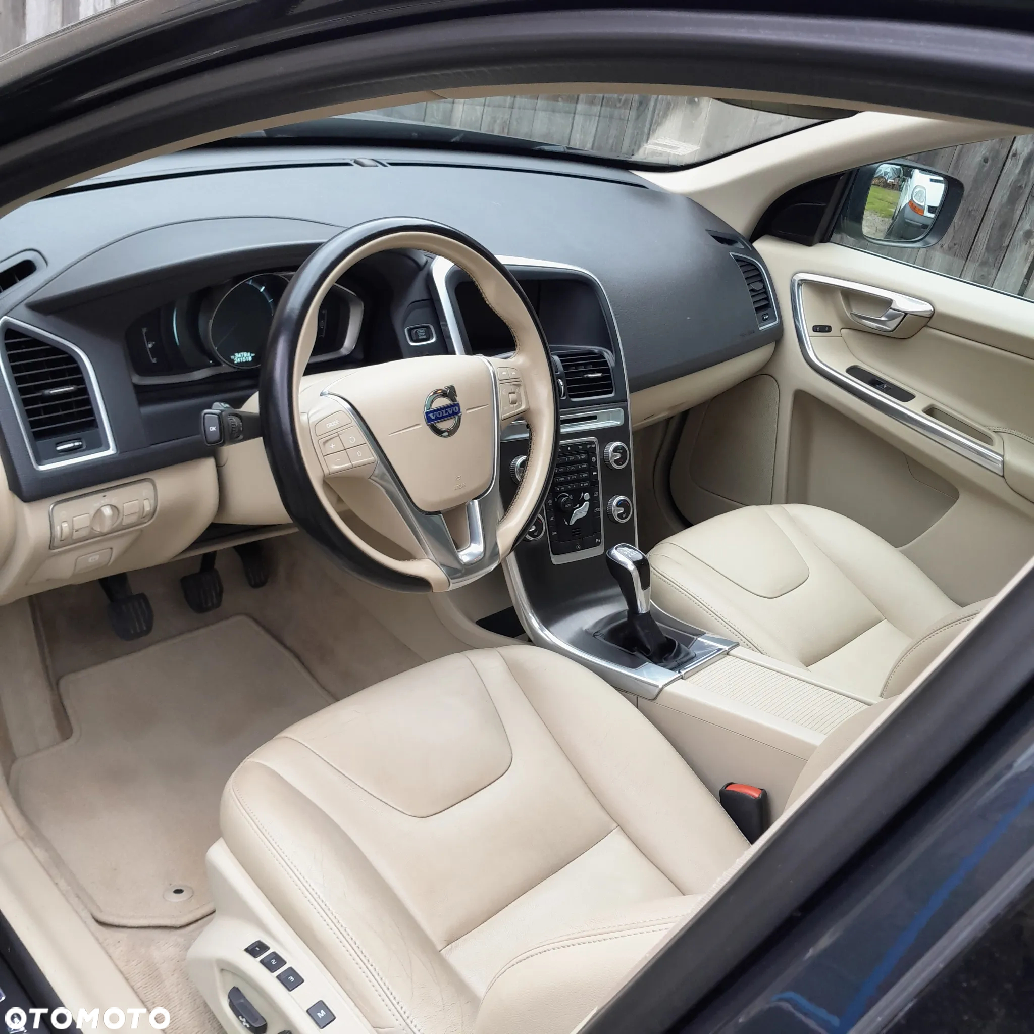 Volvo XC 60 - 30