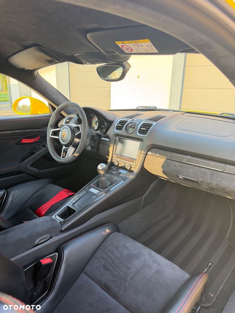 Porsche Cayman GT4 - 8