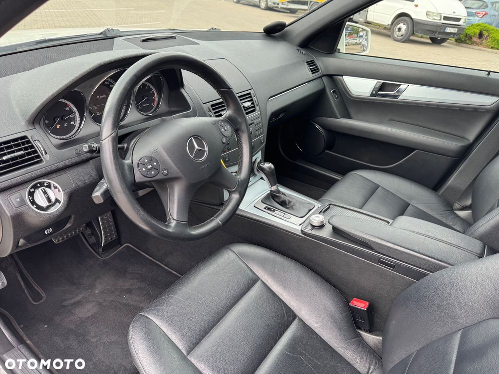 Mercedes-Benz Klasa C 300 T 7G-TRONIC Avantgarde - 22