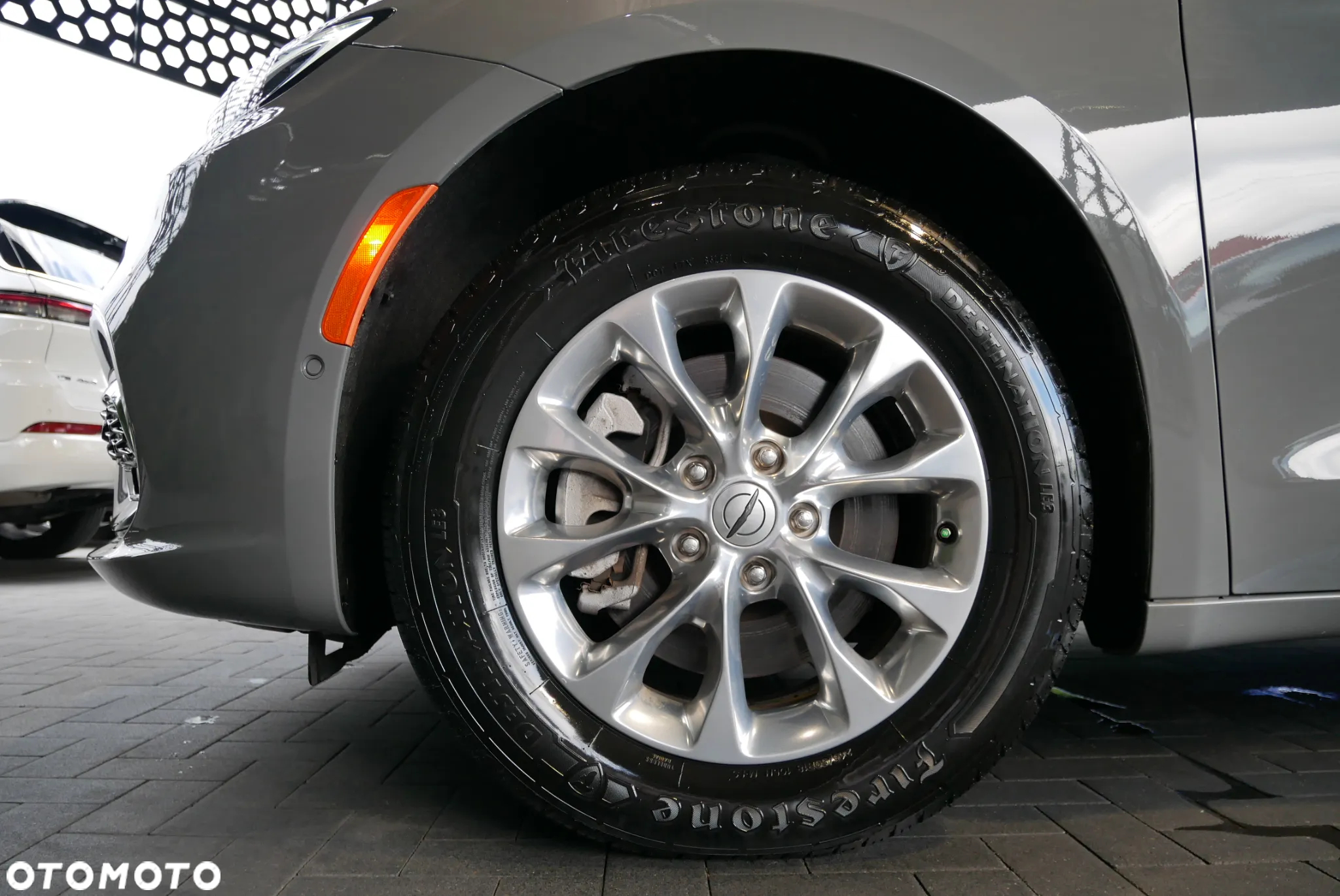 Chrysler Pacifica - 33