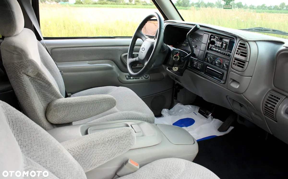 Chevrolet Suburban - 8