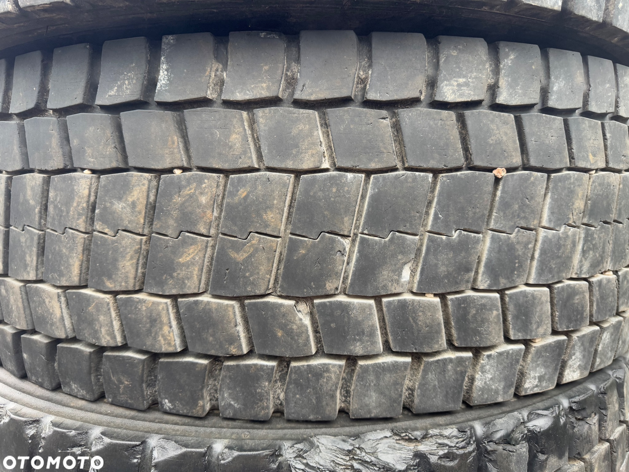 Komplet 4 opon Bridgestone 315/70 R22,5 - 3