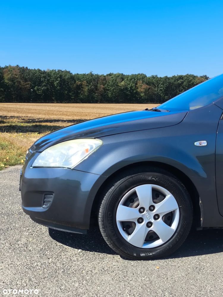Kia Ceed - 12