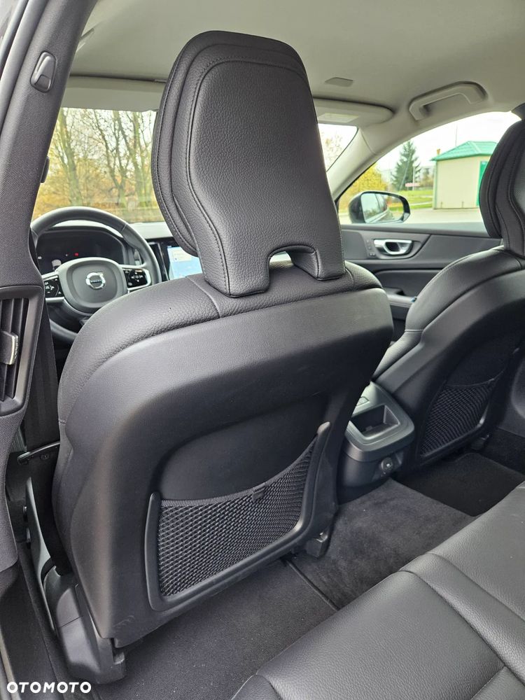 Volvo V60 B4 B Plus Dark - 30