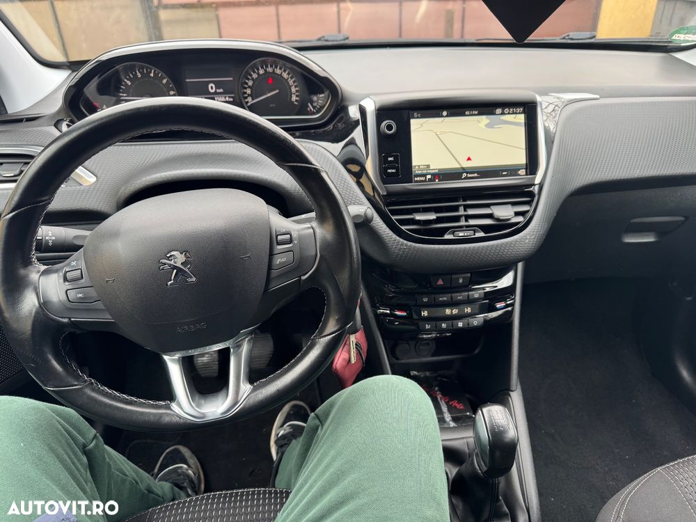 Peugeot 208 PureTech 82 Start & Stop Allure - 12