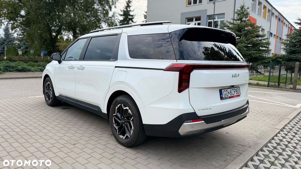 Kia Carnival - 6