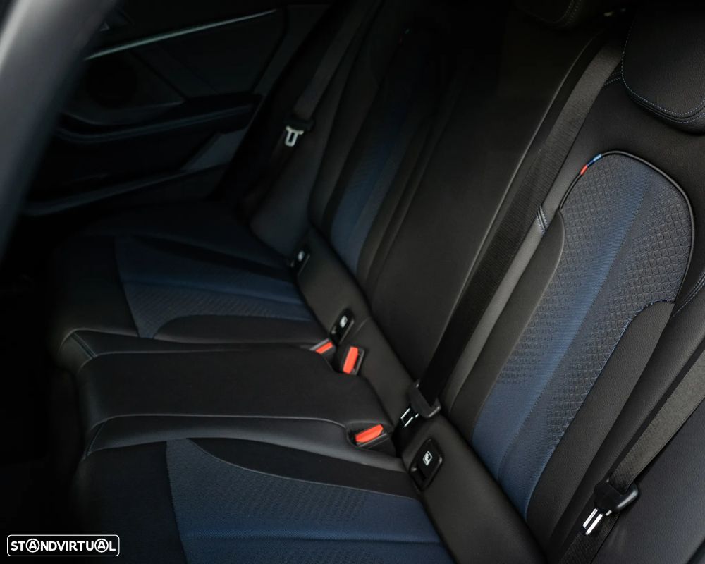 BMW 116 d Pack Desportivo M - 12