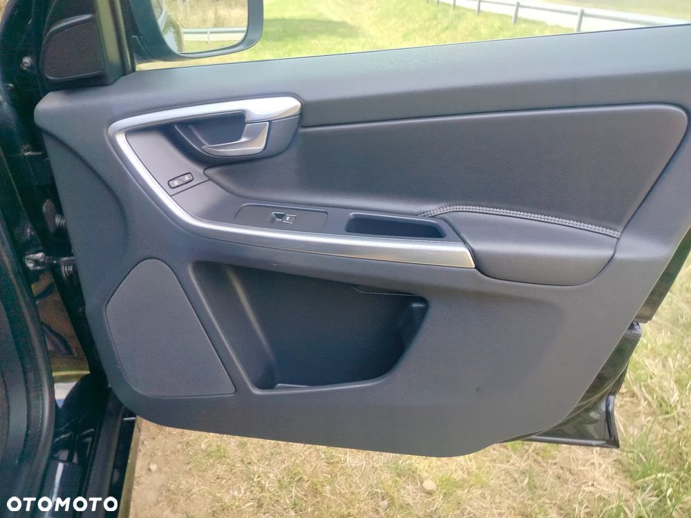Volvo XC 60 D3 Drive-E Momentum - 23