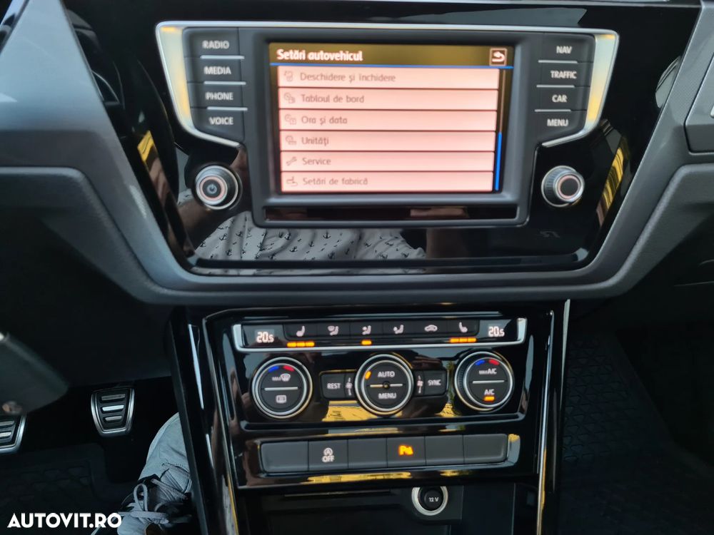 Volkswagen Touran - 29