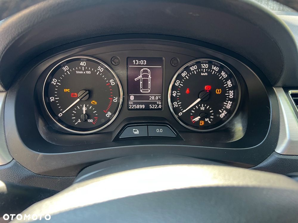 Skoda RAPID Spb 1.2 TSI Edition - 9