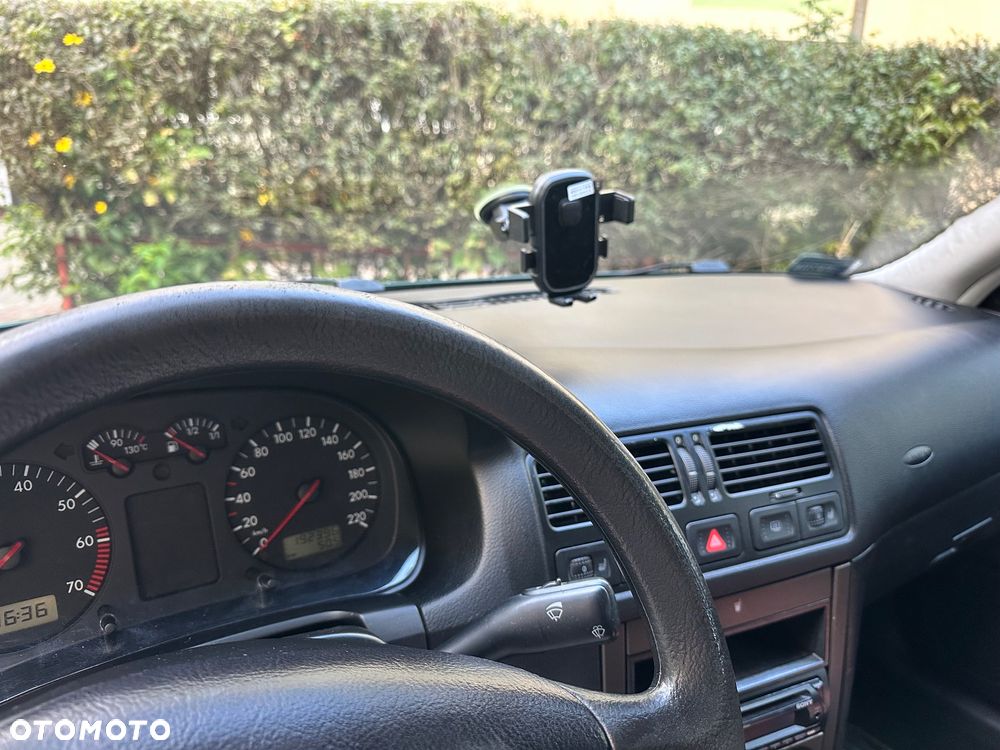 Volkswagen Bora 1.4 Comfortline - 21