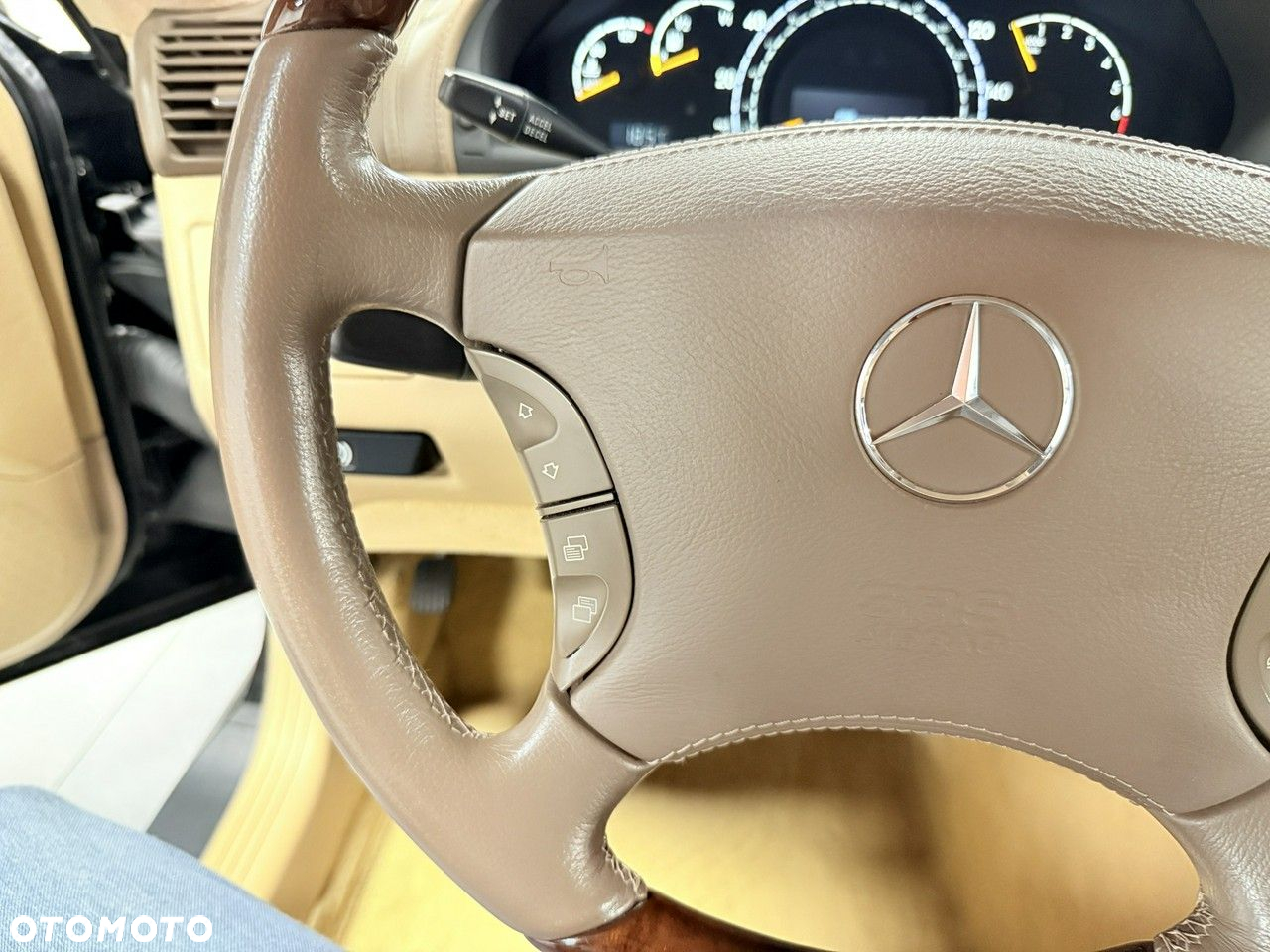 Mercedes-Benz CL - 39