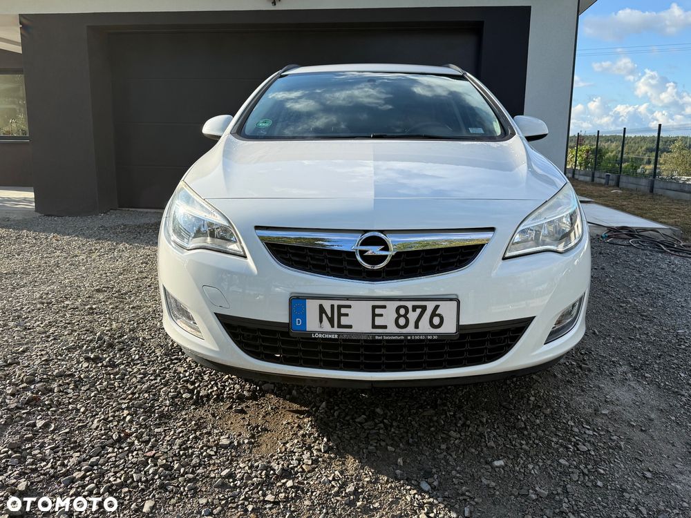 Opel Astra 2012 photo 2