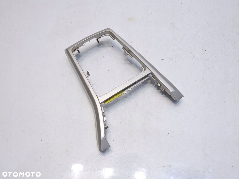 RAMKA OSŁONA ZMIANY BIEGÓW OPEL ASTRA III H - 7