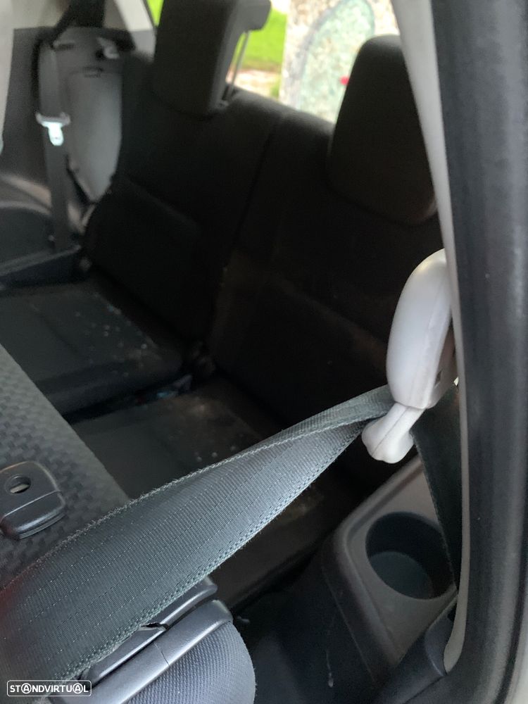 Toyota Corolla Verso 2.0 D-4D - 11