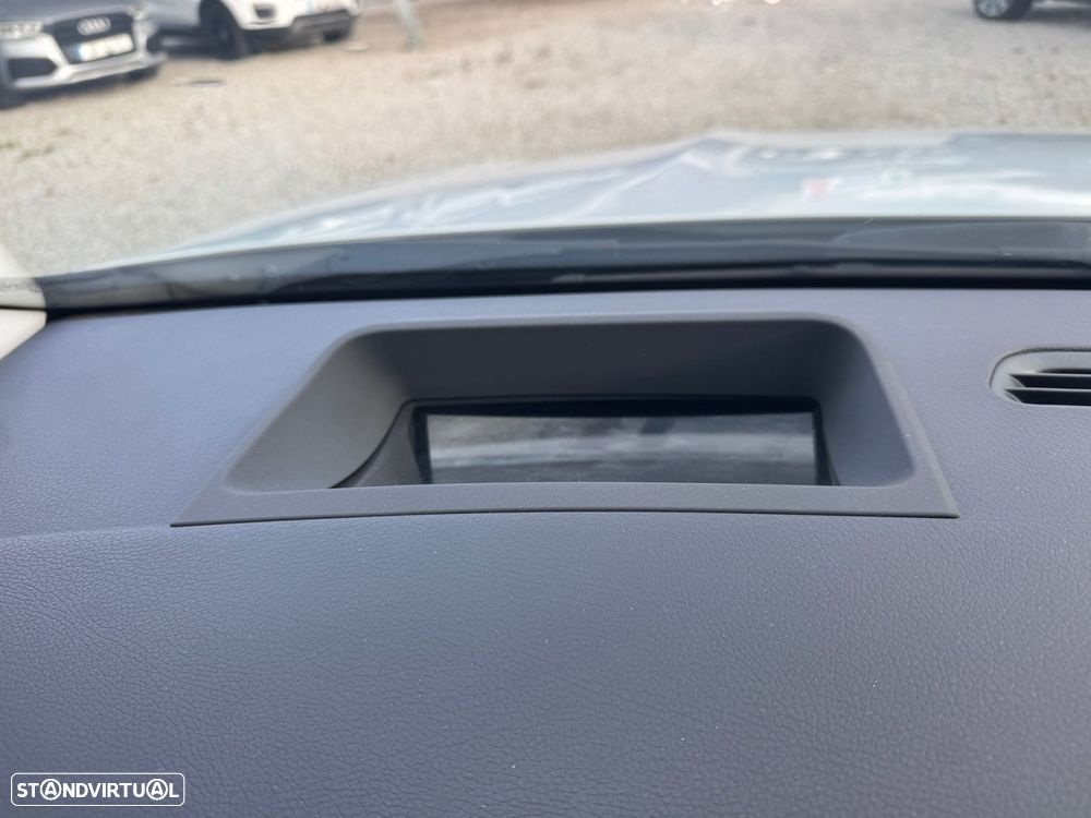 Mercedes-Benz GLA 250 e AMG Line - 16