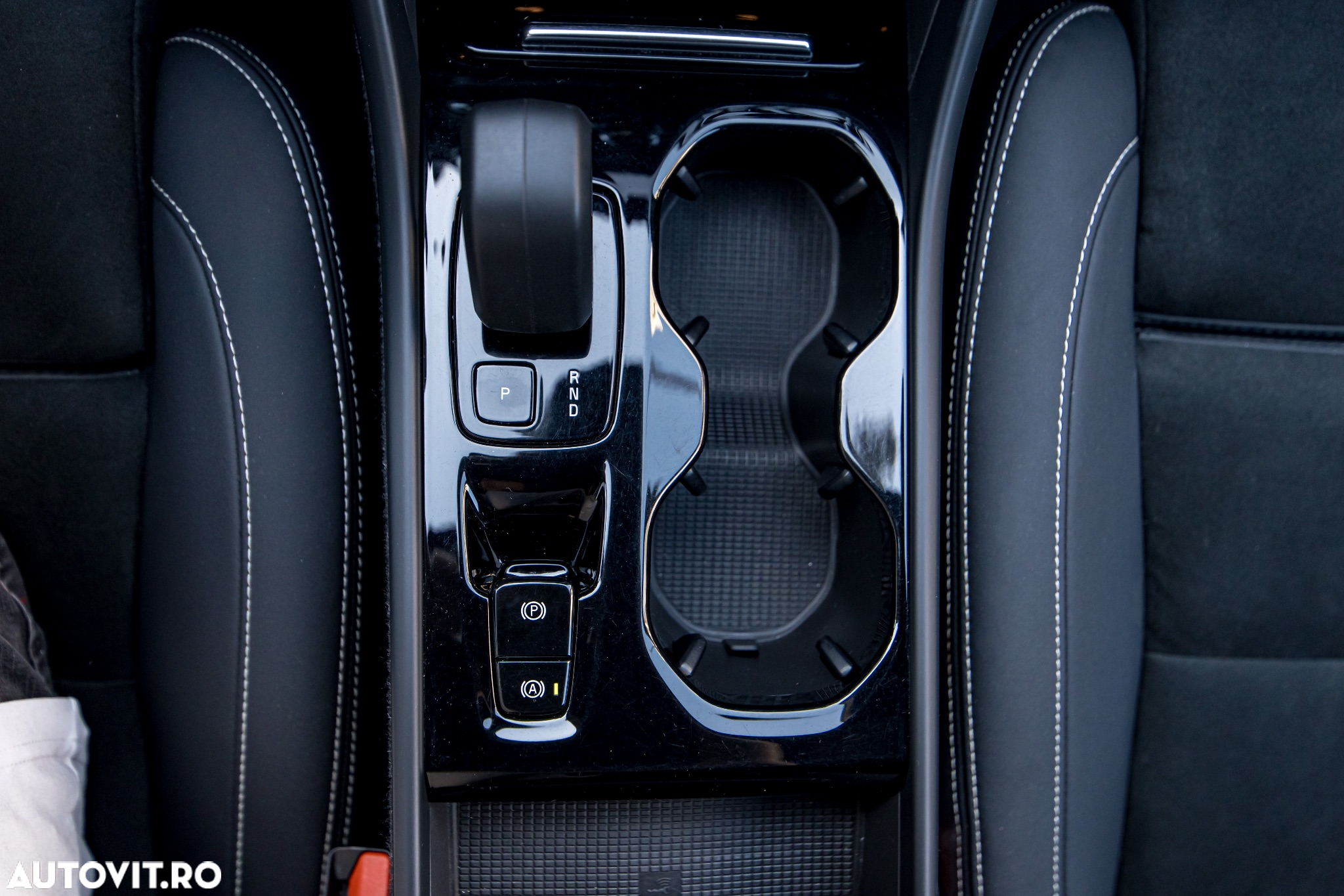 Volvo XC 40 Recharge T5 Twin Engine AT7 R-Design Expression - 22
