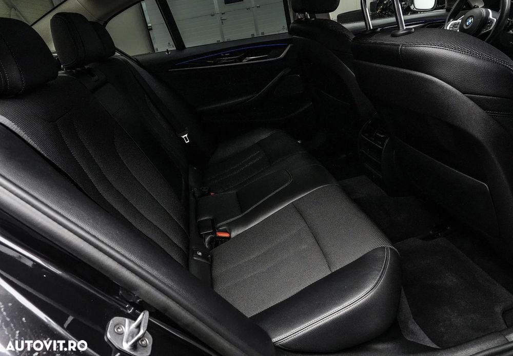 BMW Seria 5 520d xDrive AT - 17