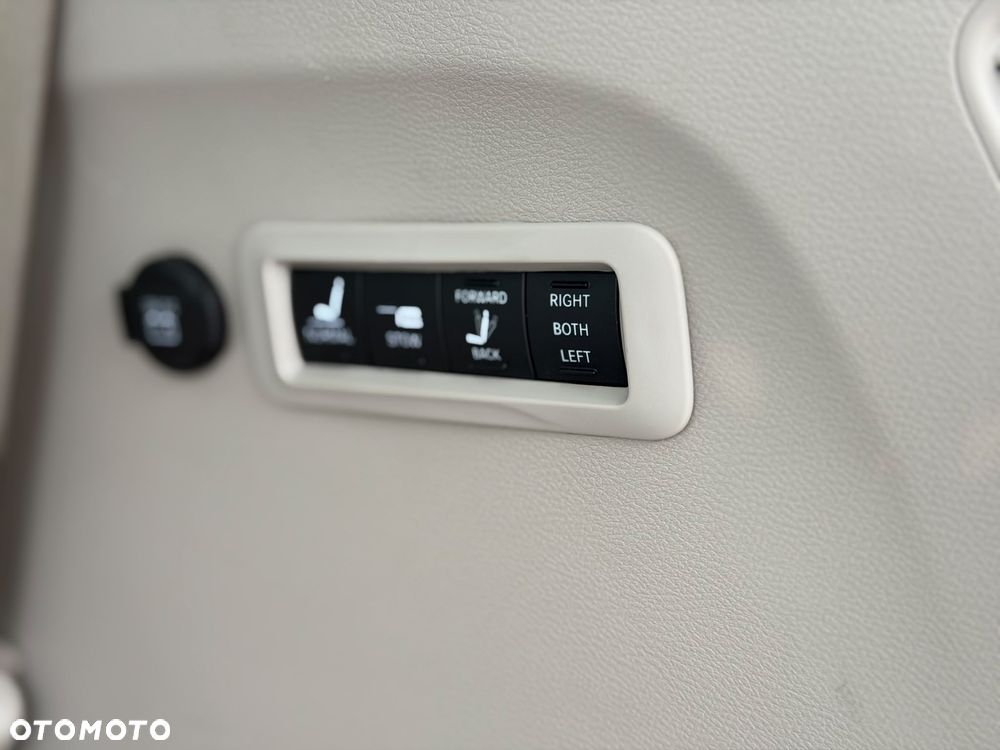 Chrysler Pacifica - 23