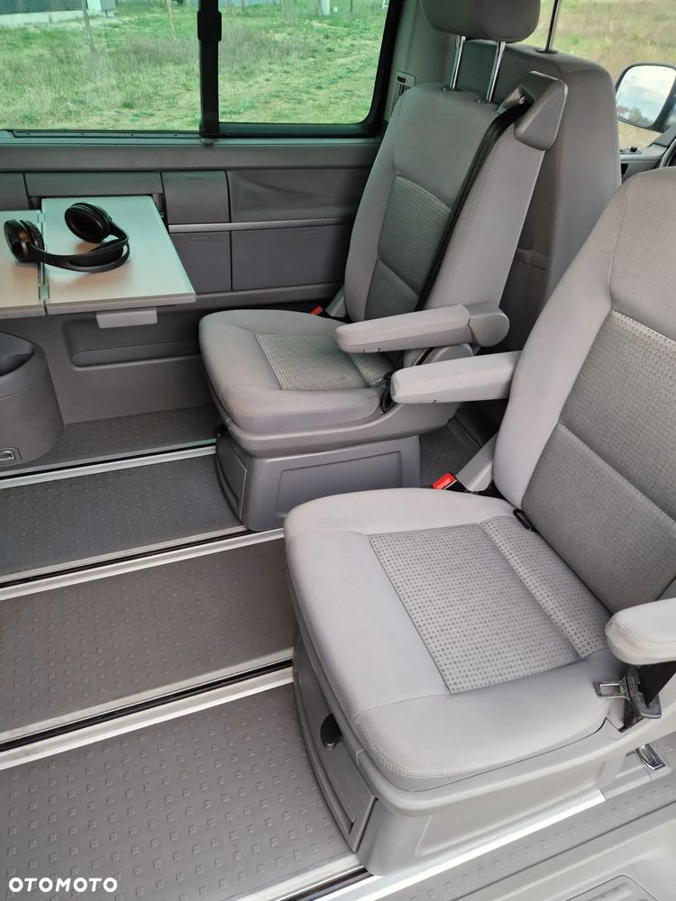Volkswagen Multivan - 21