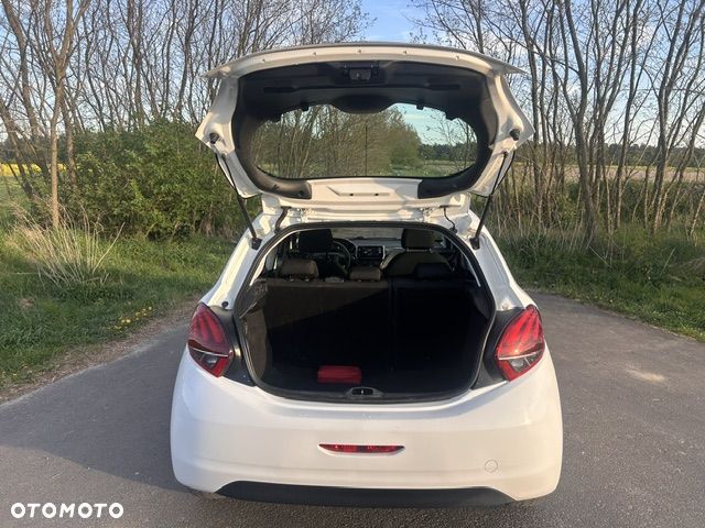 Peugeot 208 - 1