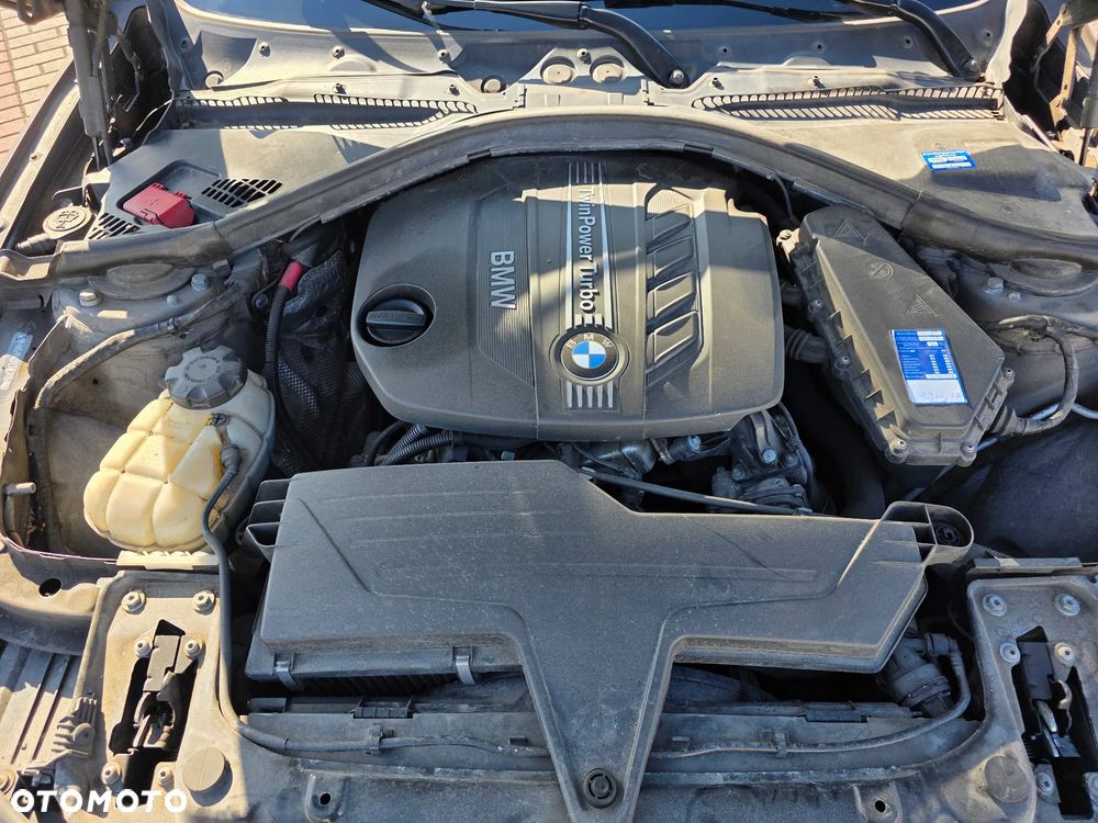 BMW Seria 3 318d DPF Touring Edition Exclusive - 17