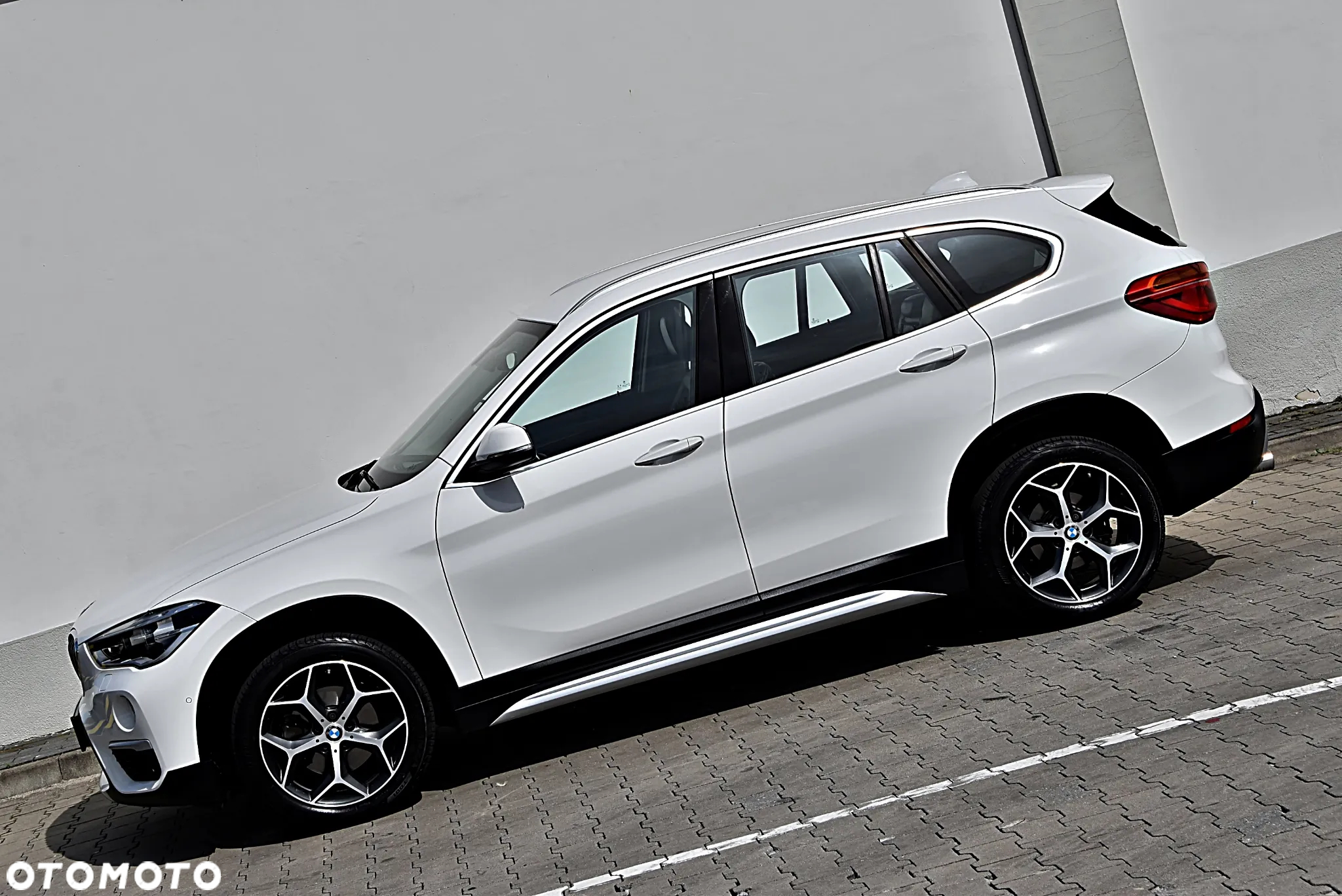 BMW X1 sDrive18i GPF xLine - 6