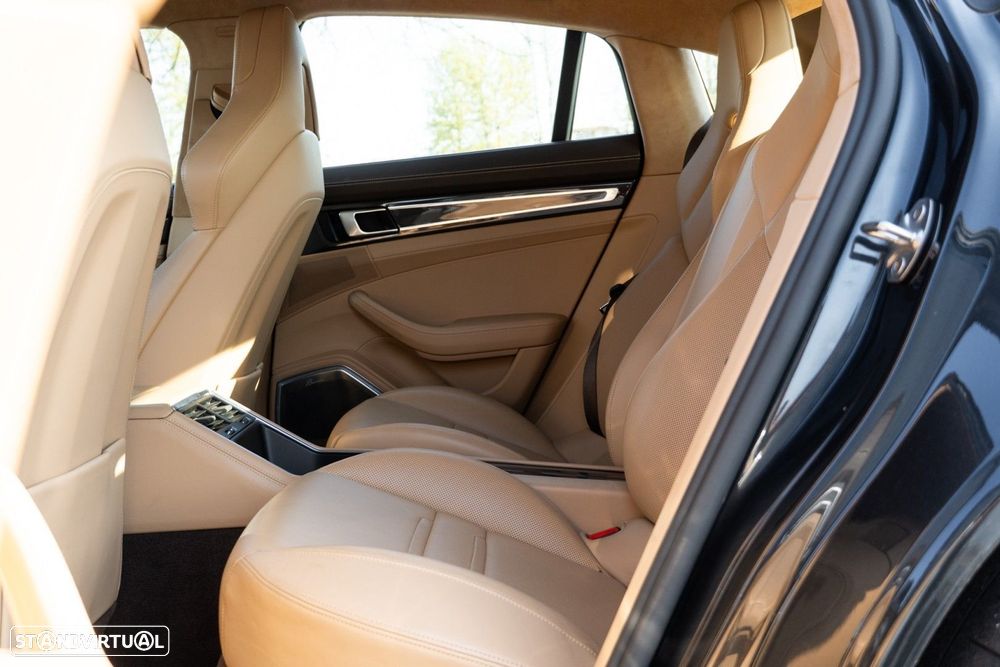 Porsche Panamera 4 S - 34