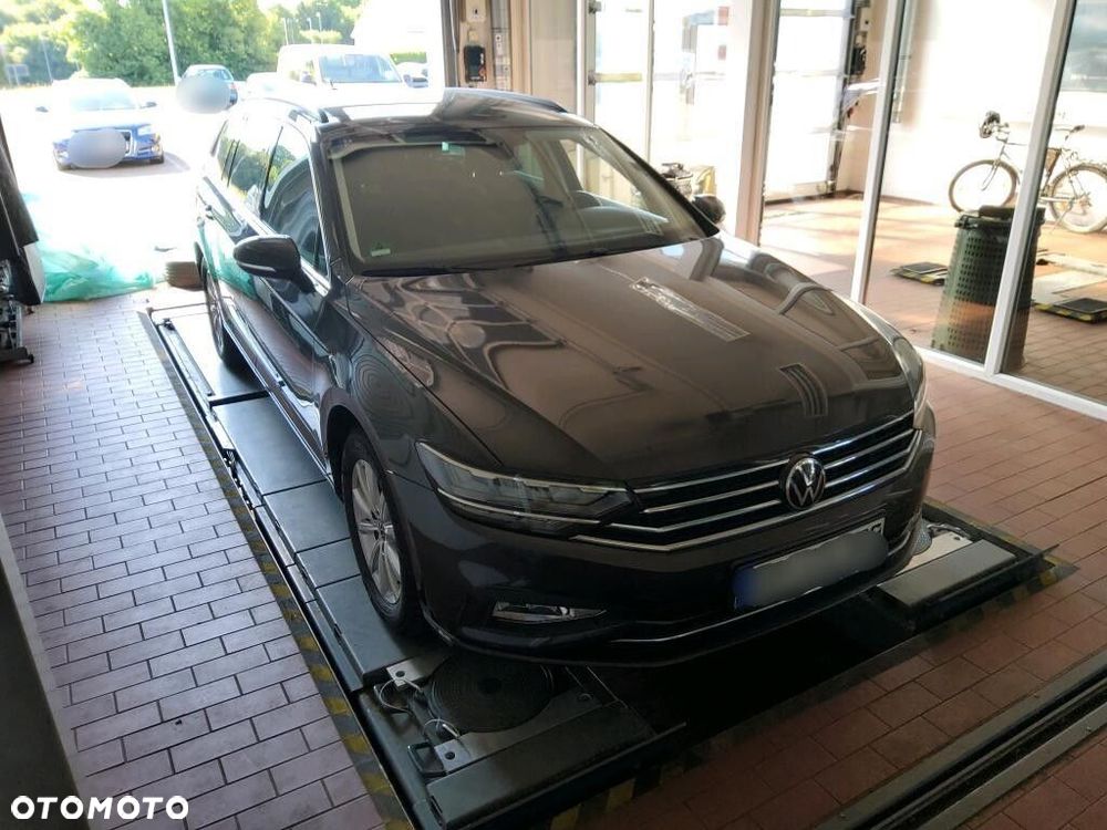 Volkswagen Passat - 2