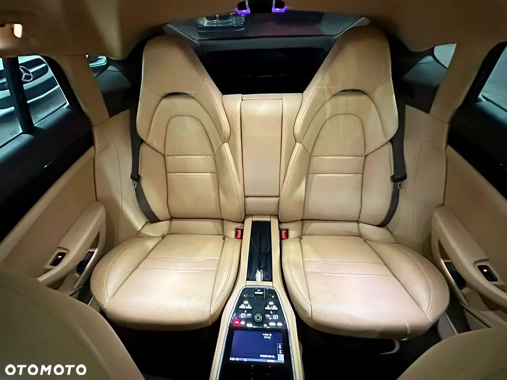 Porsche Panamera 4S - 13