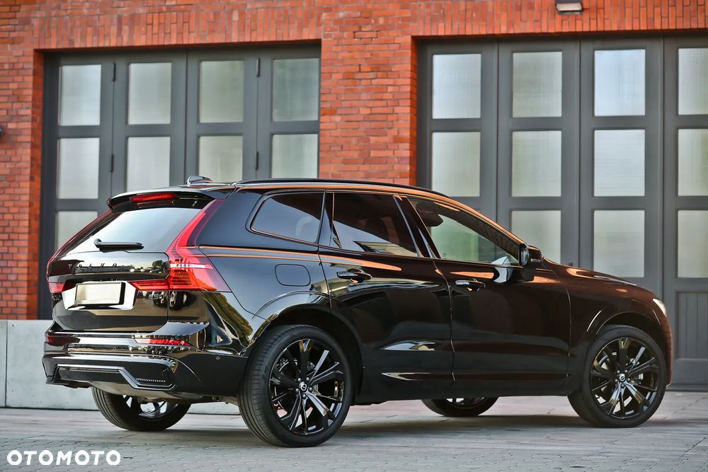 Volvo XC 60 B5 B AWD Plus Black Edition - 16