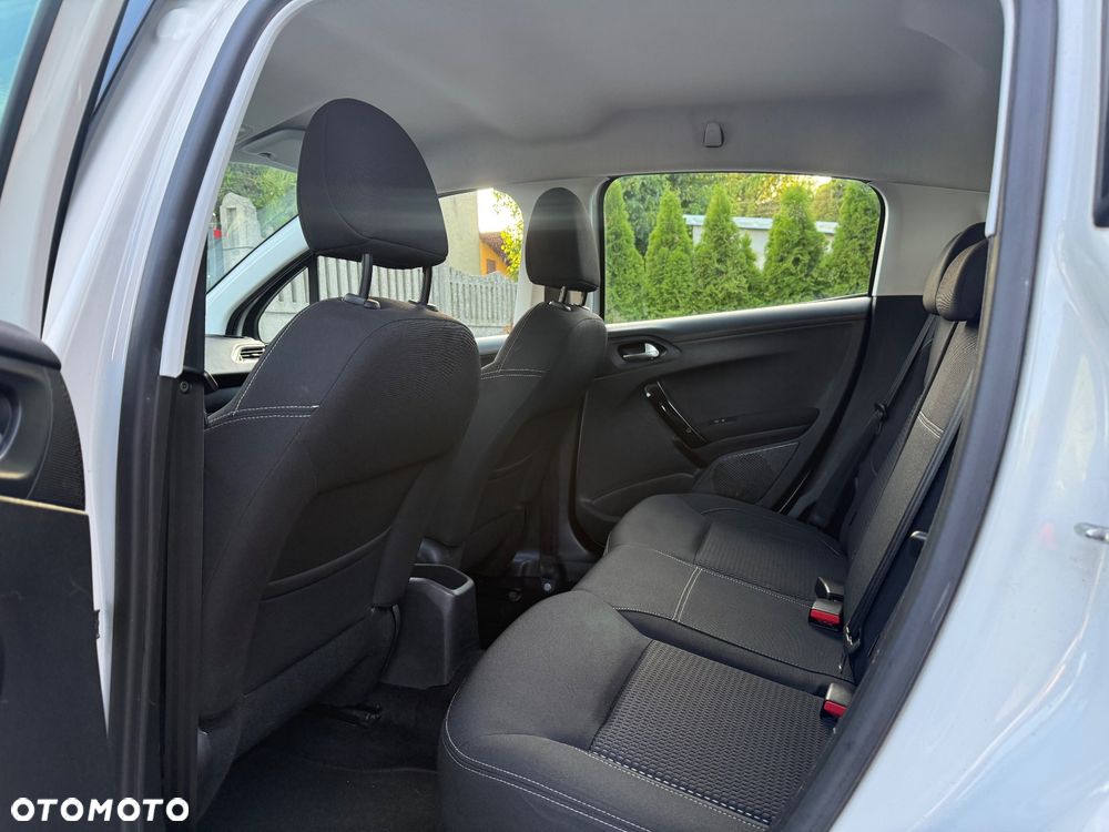 Peugeot 208 1.6 BlueHDi Allure S&S - 12