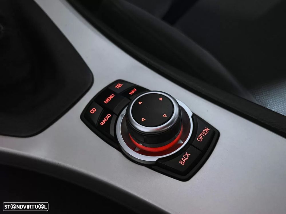 BMW 318 d Pack M - 23