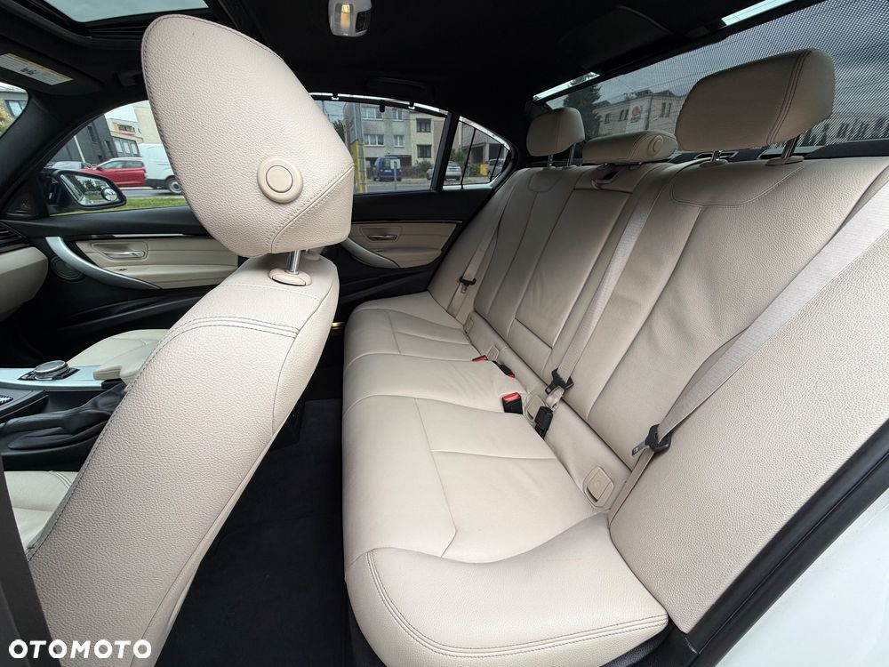 BMW Seria 3 328i xDrive - 27