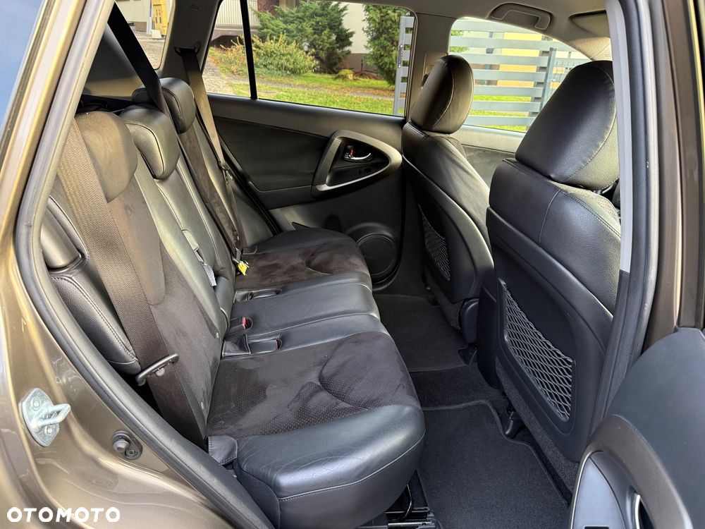 Toyota RAV4 10-13 - 25