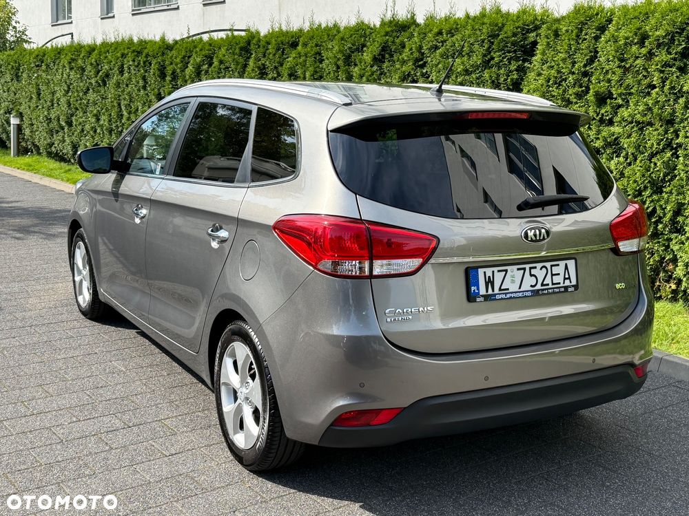 Kia Carens - 7