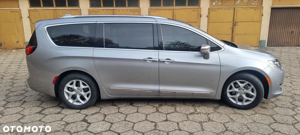 Chrysler Pacifica - 4