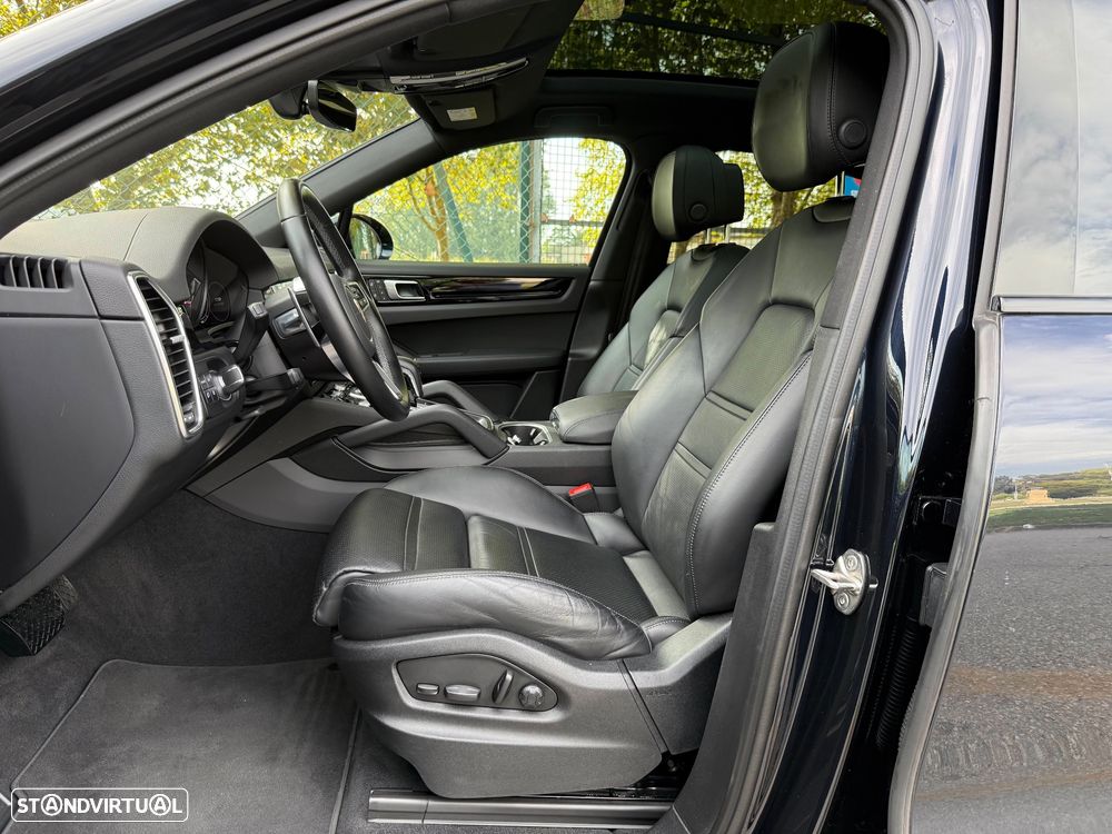 Porsche Cayenne Coupé E-Hybrid - 17