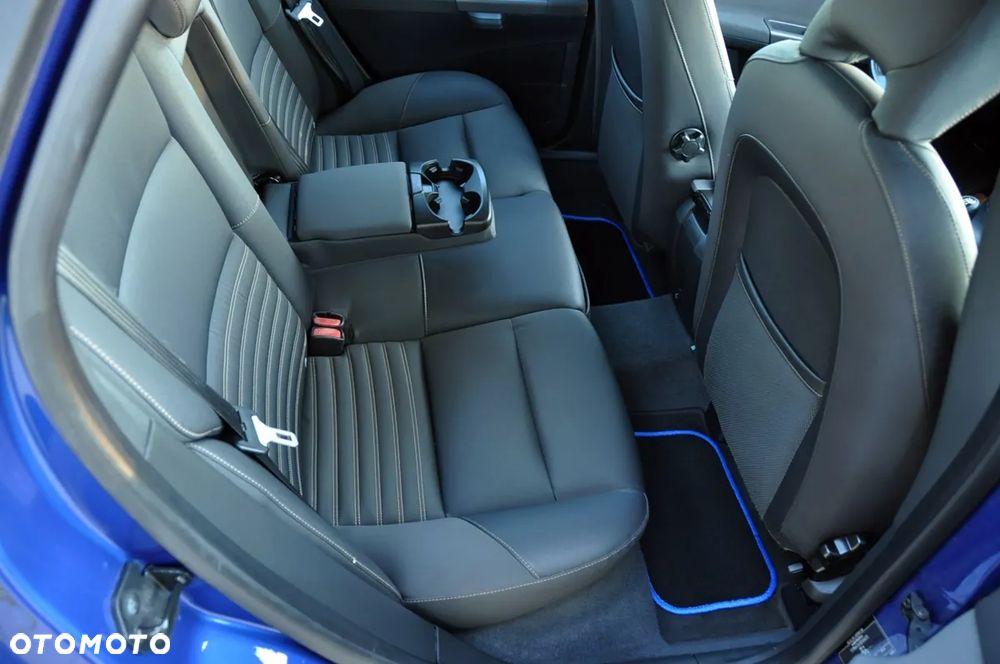 Volvo V50 2.0 Momentum - 13