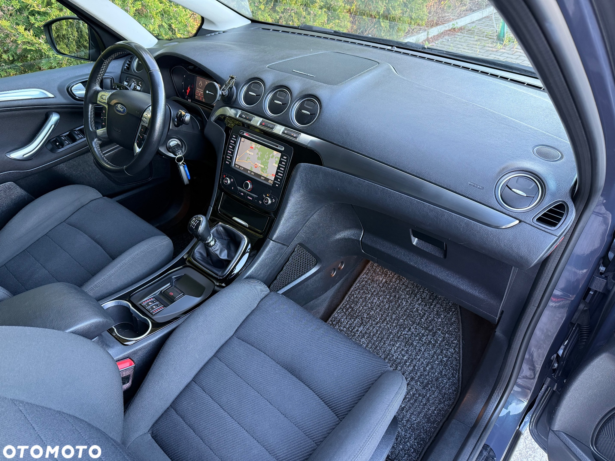 Ford S-Max - 11