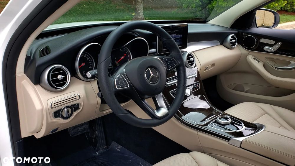 Mercedes-Benz Klasa C 300 9G-TRONIC AMG Line - 10